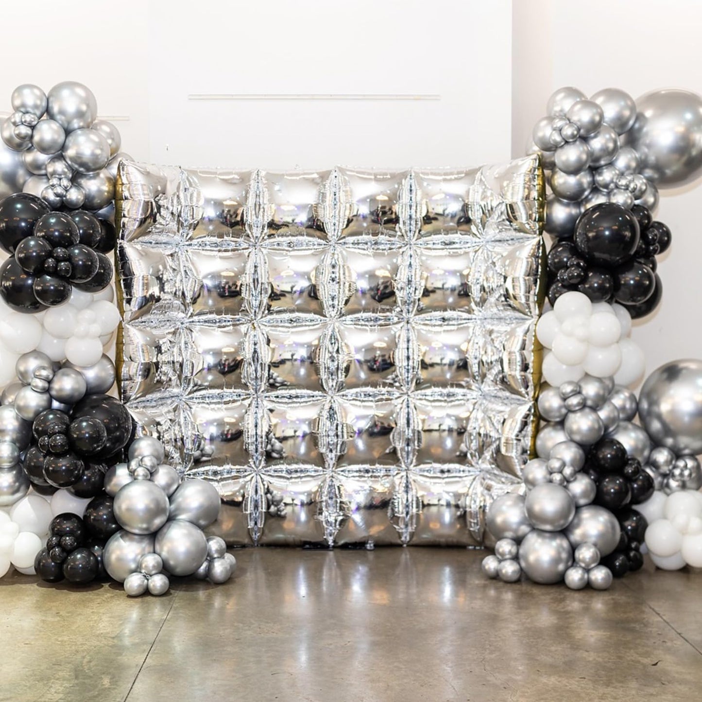 Silver Square Foil Balloon Wall,25Pcs Silver Balloon Backdrop Helium Mylar Balloon Tunnel Arch Garland Kit for Birthday Bridal Anniversary Baby Shower Party Decorations